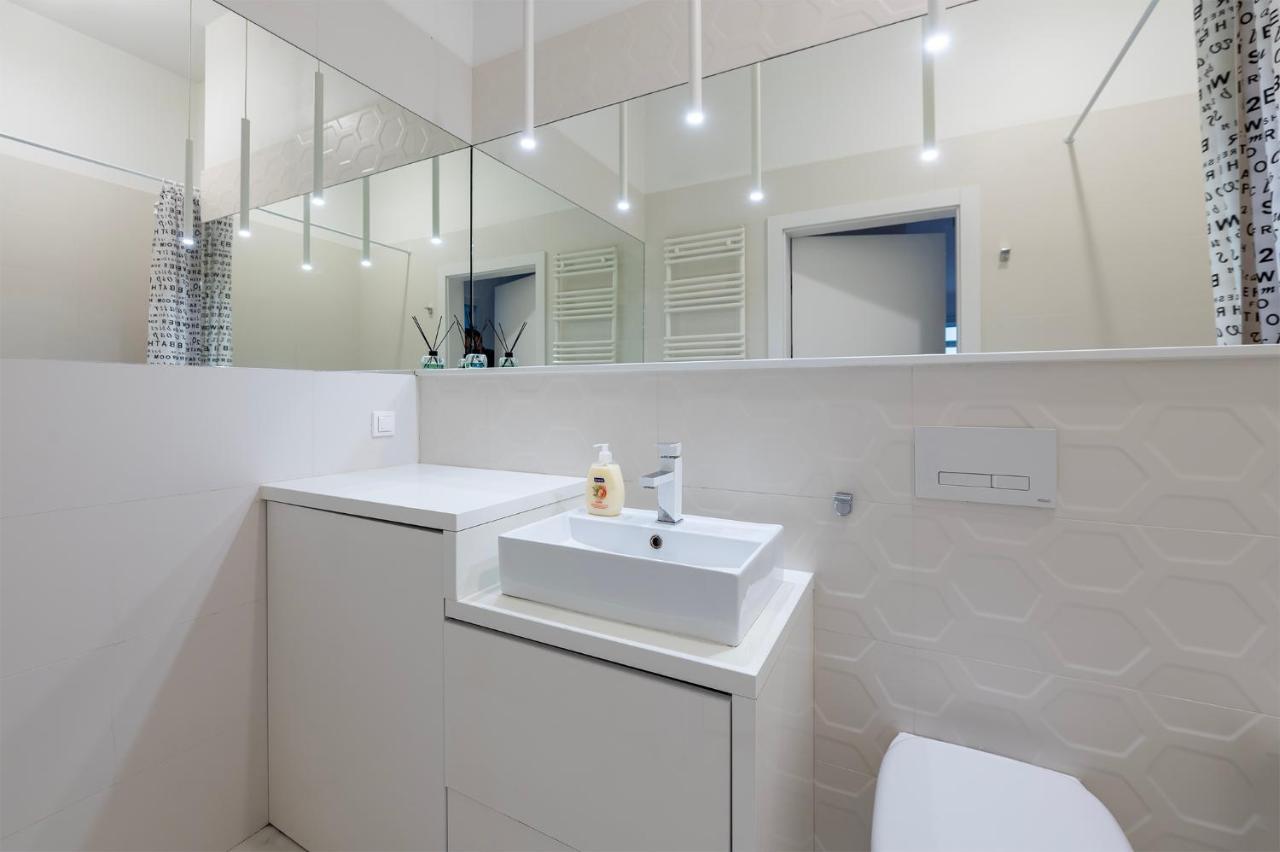 Apartamento Penthouse With A View Of Lodz & Free Parking Exterior foto